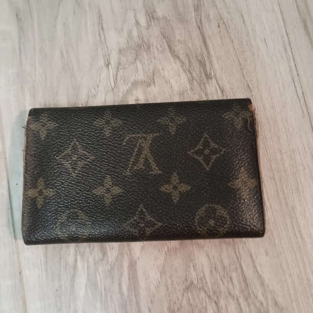 Authentic LOUIS VUITTON Porte Monnaie Tresor Monogram